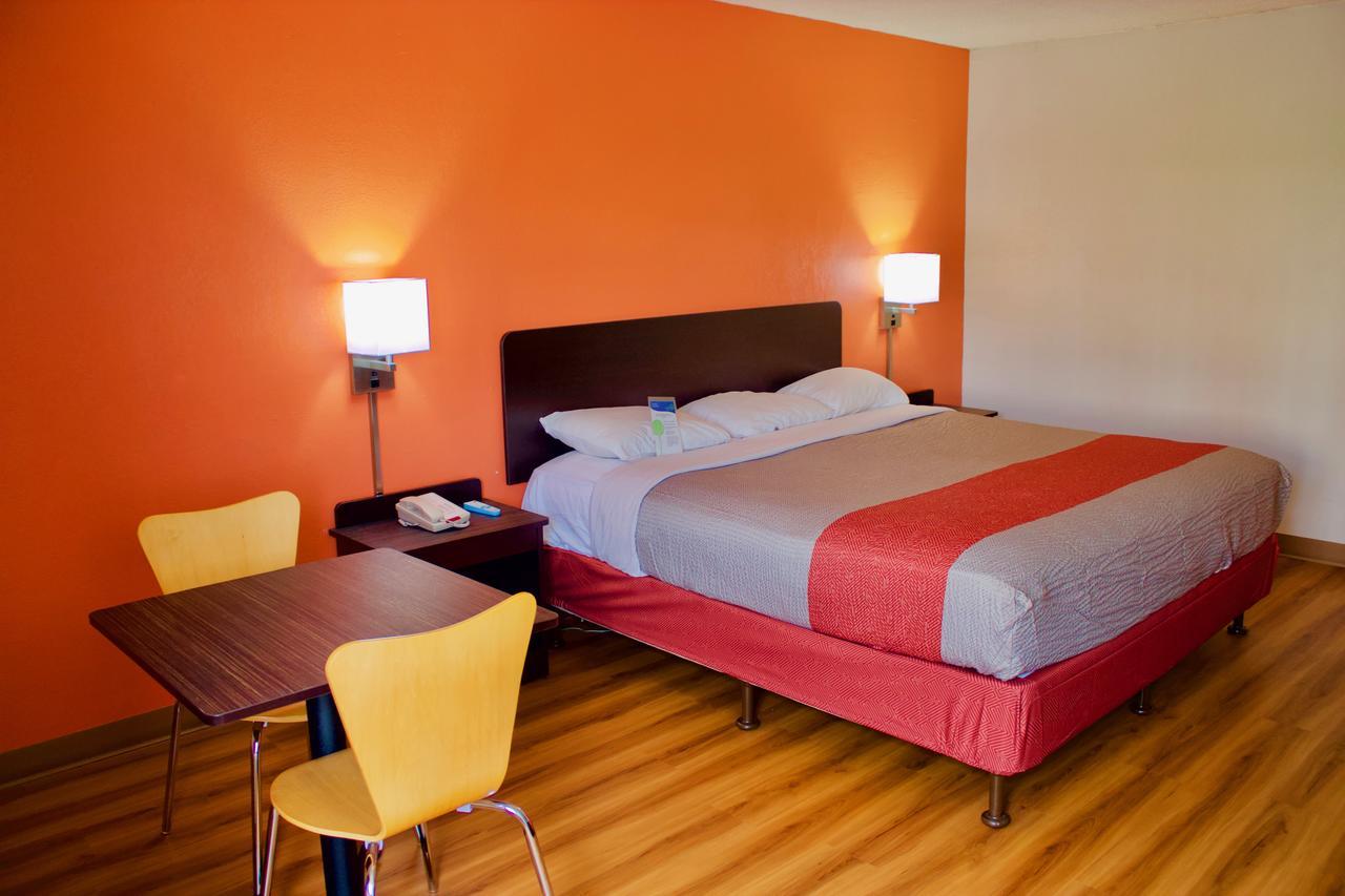 Hotel 6-new Stanton, Pa New Stanton
