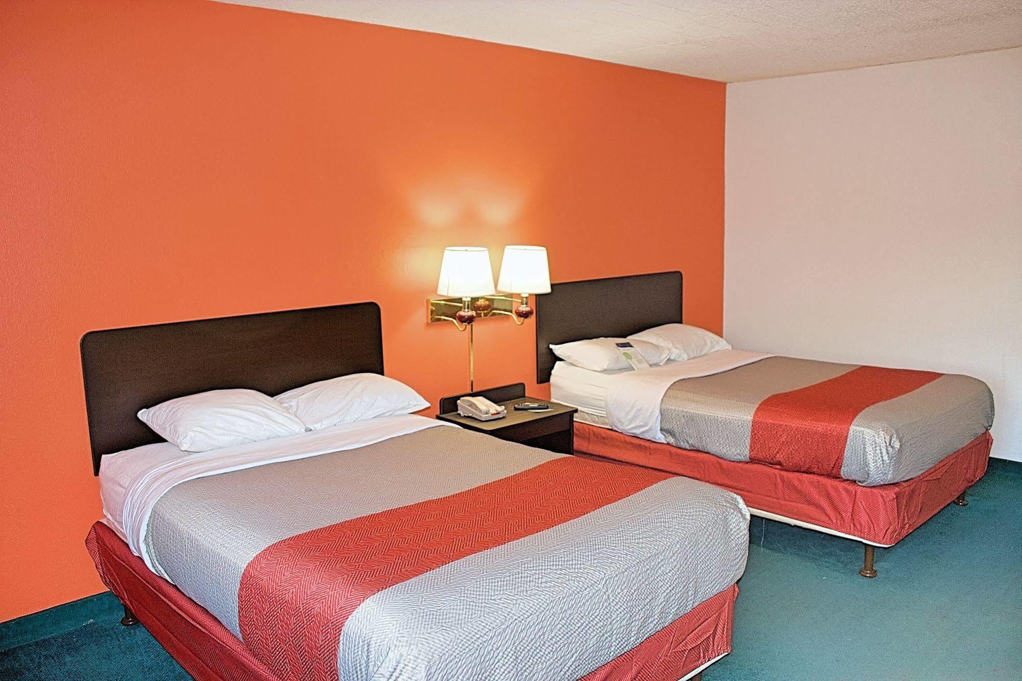 Hotel 6-new Stanton, Pa 2*