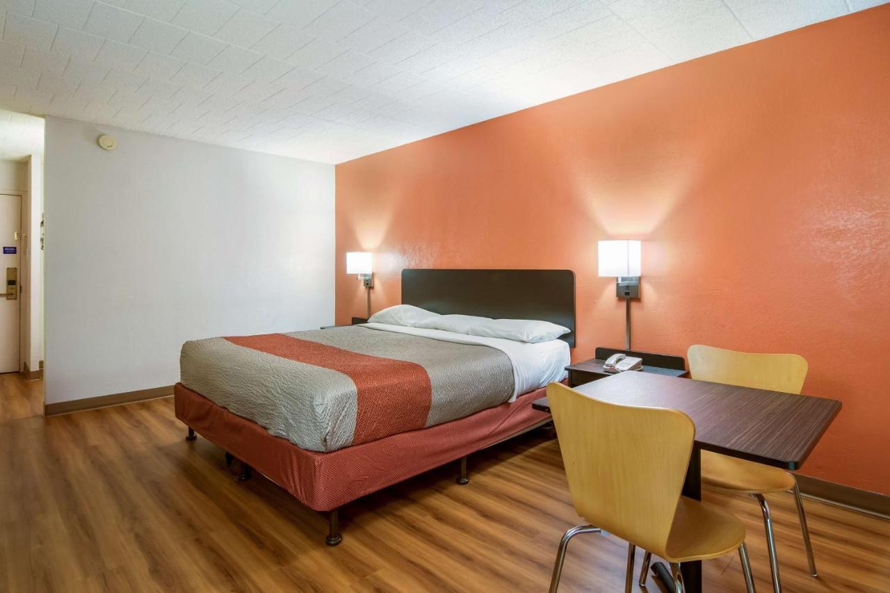6-new Stanton, Pa Hotel 2*